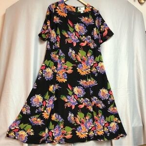 Carolina Bay +22 black dress with flare bottom short sleeve round neck